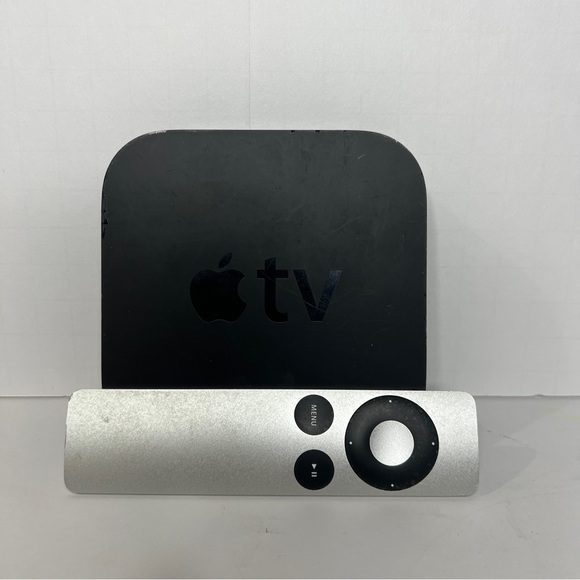 Apple TV 3rd Generation Model A1469 includes remote, power cable and HDMI cable. - Picture 1 of 8